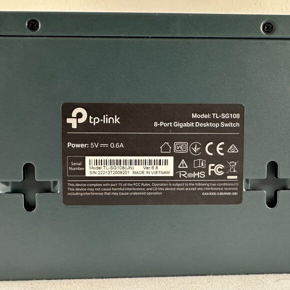 TP-Link TL-SG108 8-Port Gigabit Plug & Play Desktop Switch 10/100/1000Mbp Switch - Picture 12 of 16